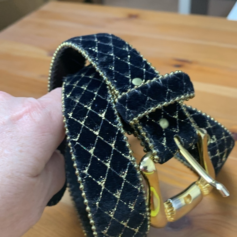 Cleo NWOT black belt with sparkle, gold buckle